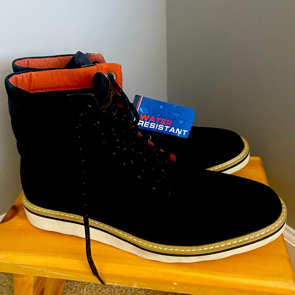 Hawke & Co Mens water resistant boots. NEW. Mens 9.5